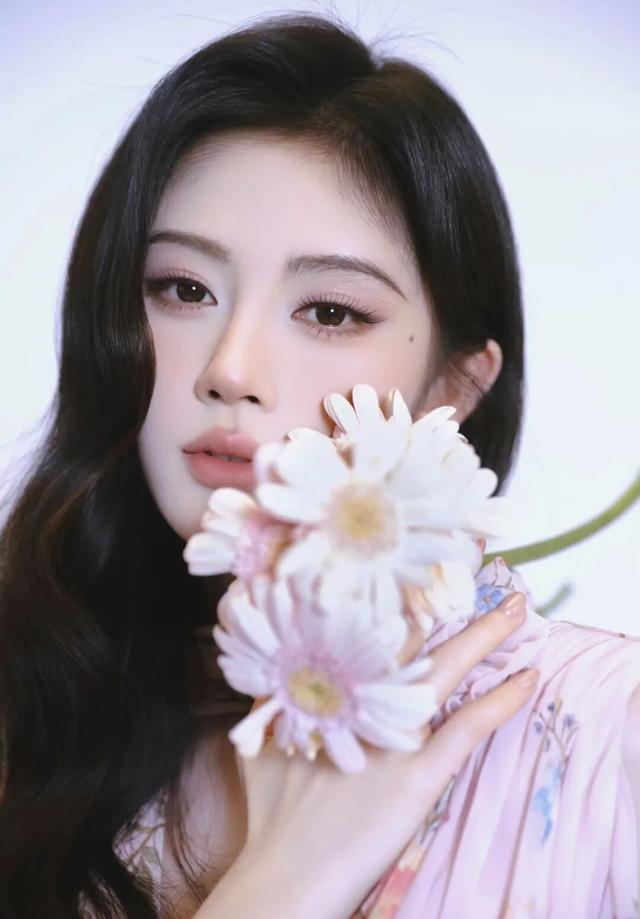 乐鱼平台凌晨4点50分在路上!詹姆斯与4号秀威尔逊合练:年龄相差超21岁 - 乐鱼平台 · 权威体育数据平台
