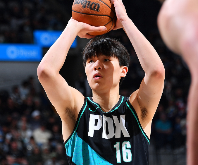 乐鱼平台杨瀚森季前赛总结:存4大进步基本坐稳第三中锋 面临机遇与挑战